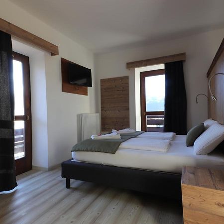 Hotel Alla Rocca Varena Exteriér fotografie