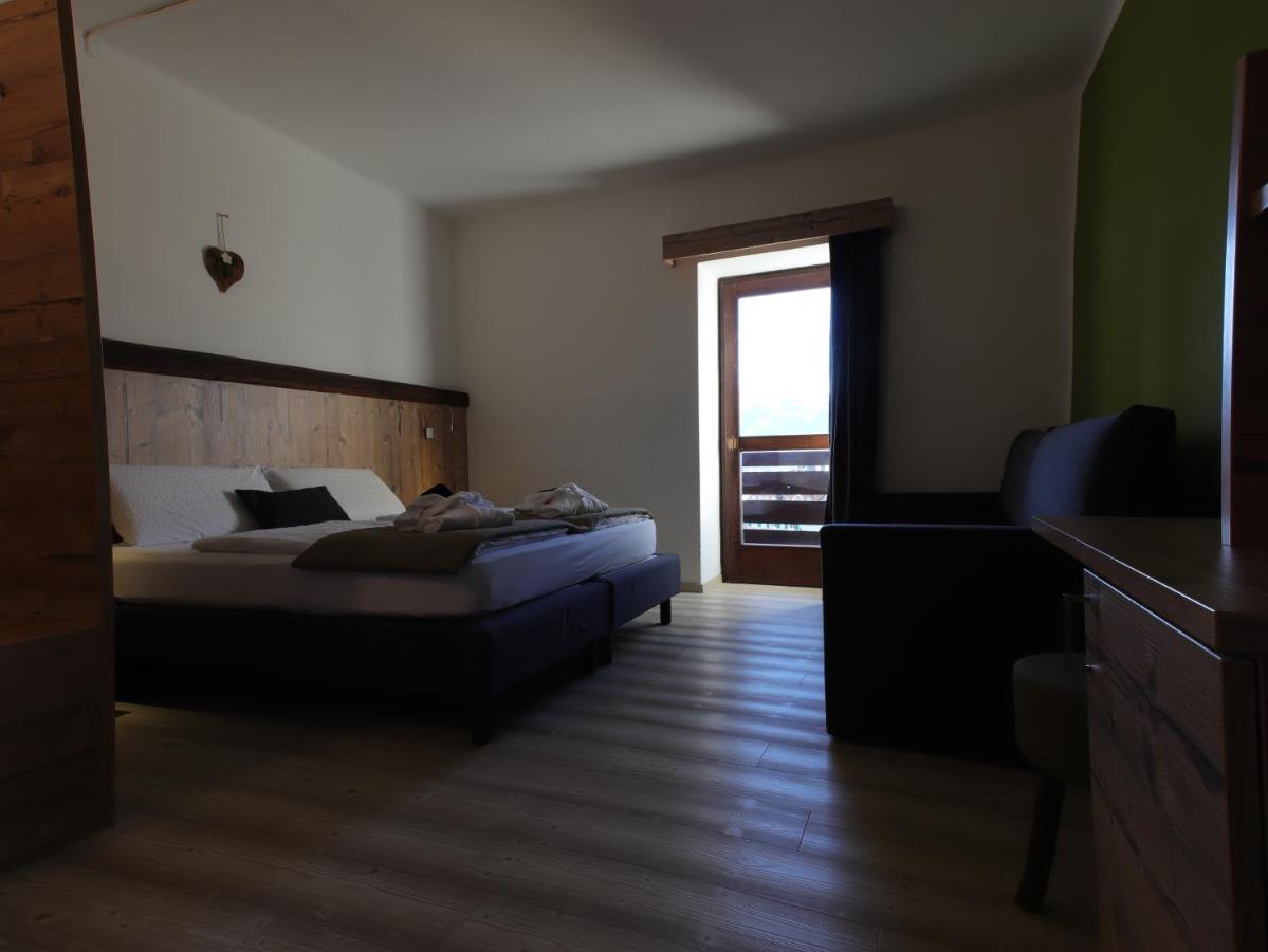 Hotel Alla Rocca Varena Exteriér fotografie