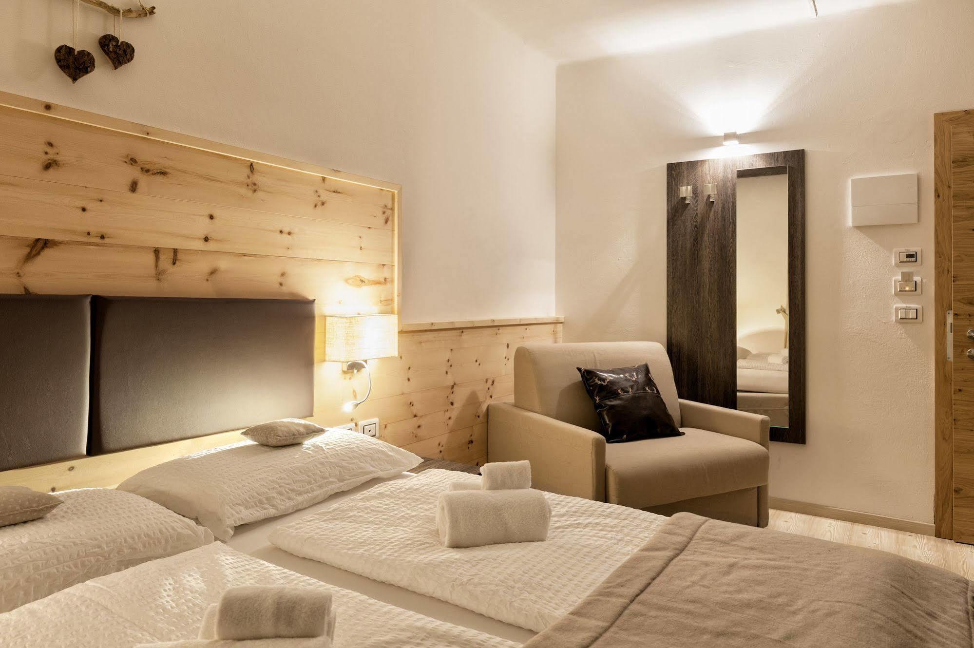 Hotel Alla Rocca Varena Exteriér fotografie