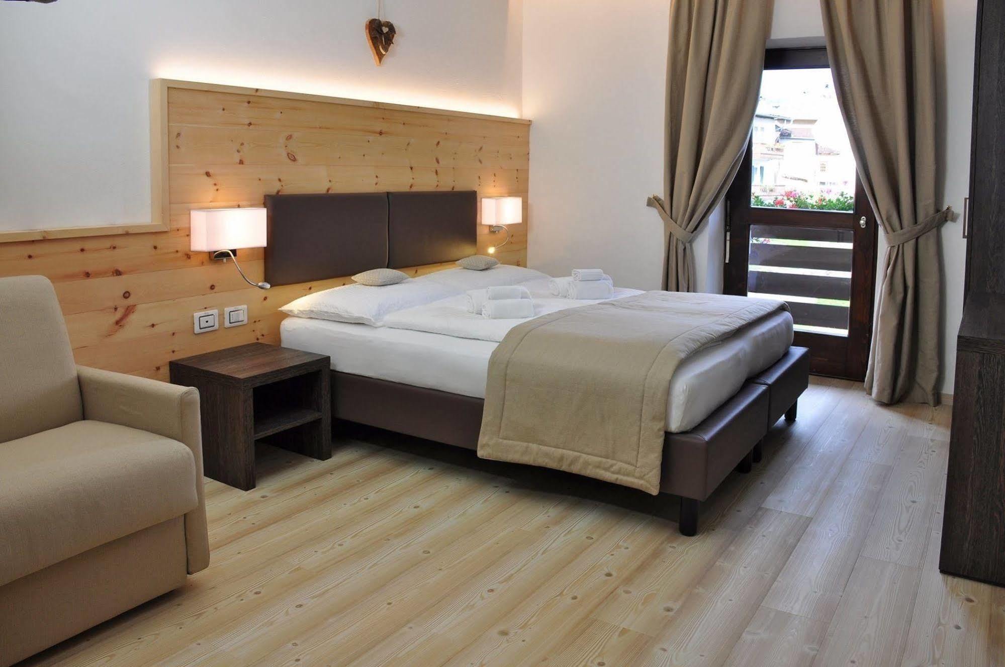Hotel Alla Rocca Varena Exteriér fotografie